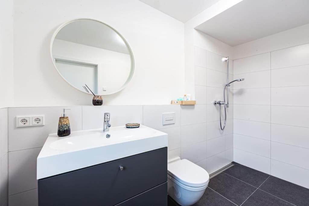 A&V Apartments Wunderschoene Penthouse Wohnung Moers Bagian luar foto