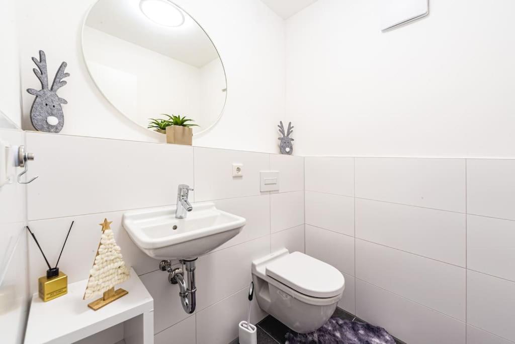 A&V Apartments Wunderschoene Penthouse Wohnung Moers Bagian luar foto