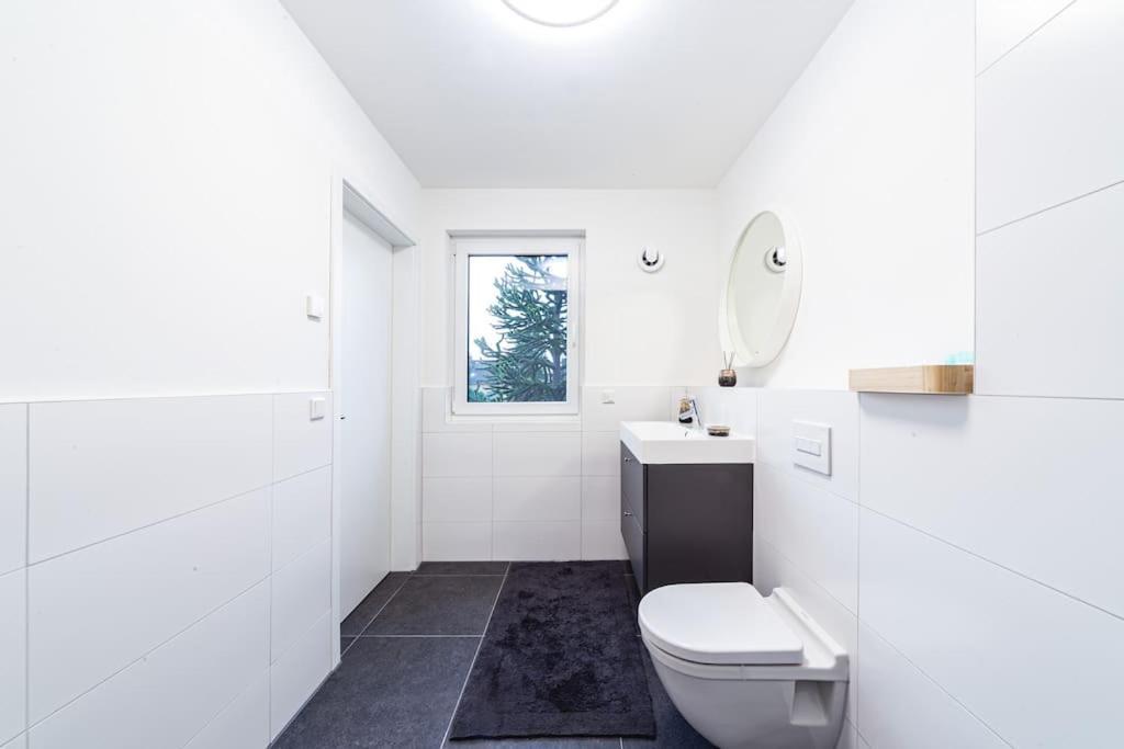 A&V Apartments Wunderschoene Penthouse Wohnung Moers Bagian luar foto